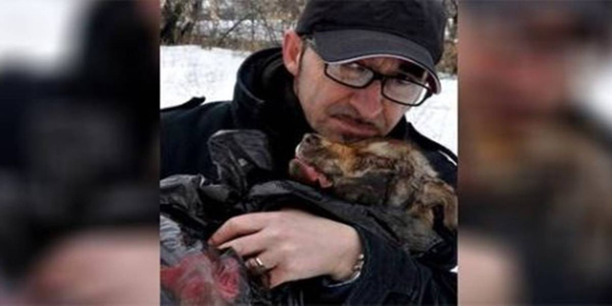 Ucraniano se recusa a fugir da guerra para poder proteger seu cachorro