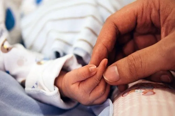 Foto relacionada a notícia: Enfermeira é detida por levar bebê de paciente para casa após o parto em MT