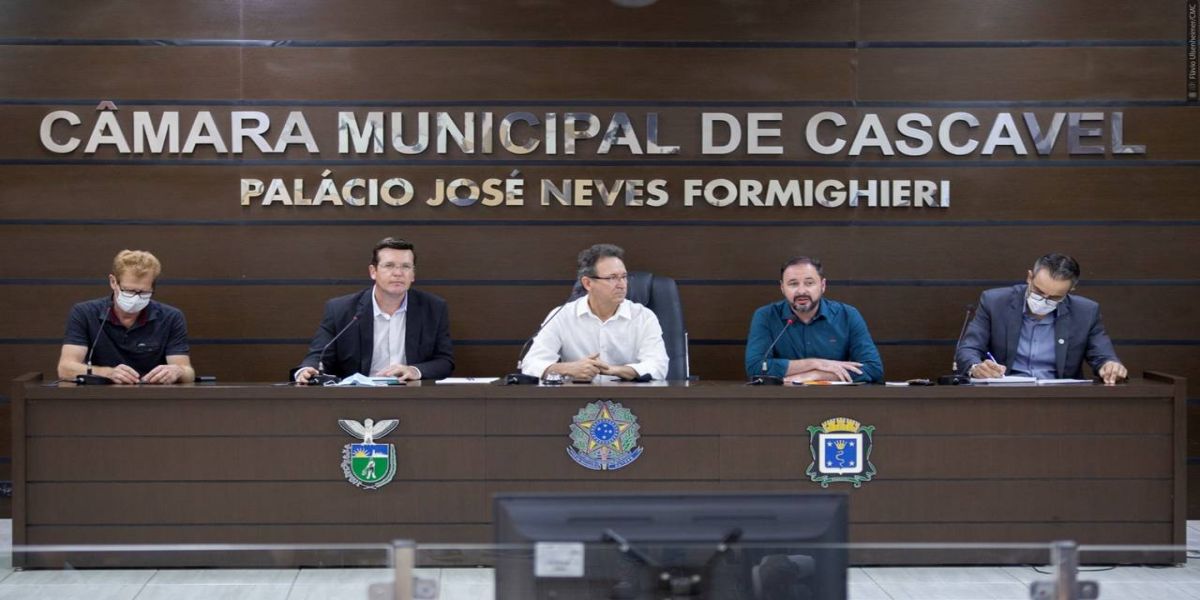 Prefeitura se reúne com contadores na Câmara para discutir demandas sobre alvarás