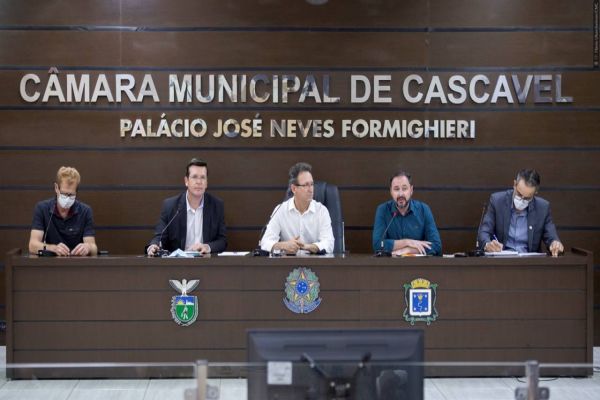Prefeitura se reúne com contadores na Câmara para discutir demandas sobre alvarás