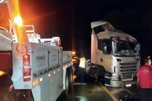 Tombamento seguida de colisão é registrada na BR-277, em Candói