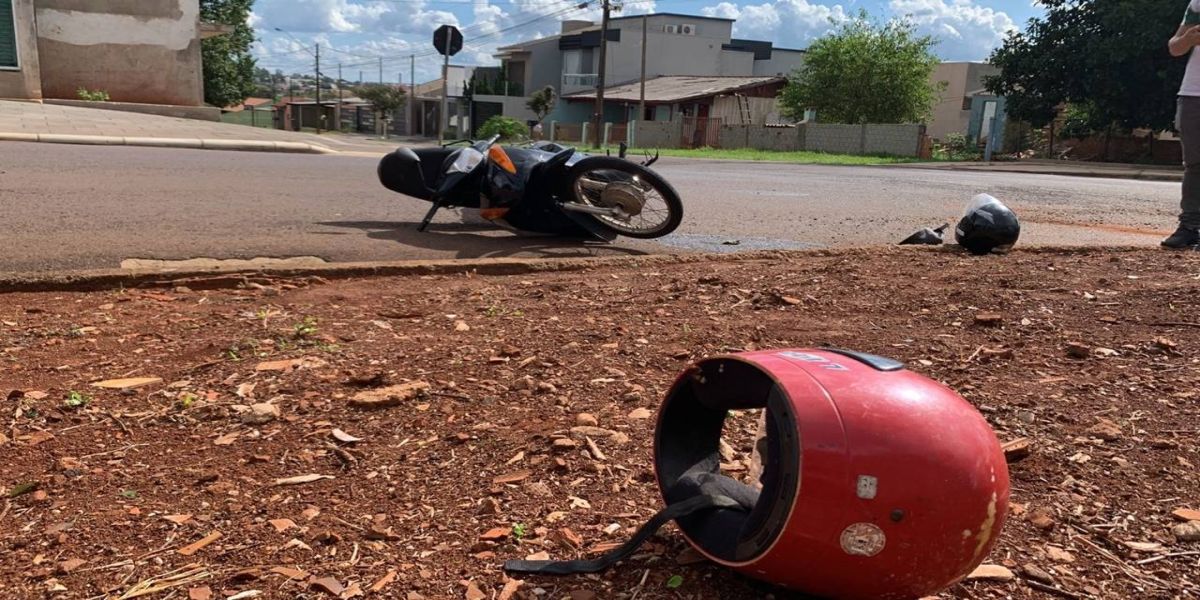 Condutor da moto foge após colisão de trânsito e deixa passageiro; Moto era furtada