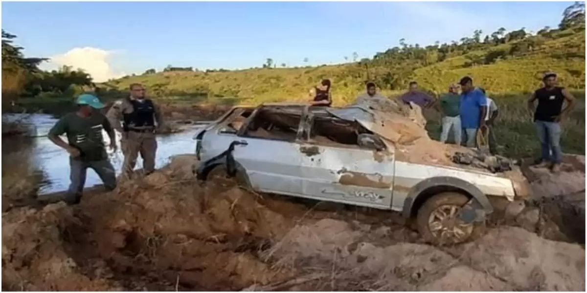 Carro e celular de taxista desaparecido há 4 anos são encontrados dentro de rio