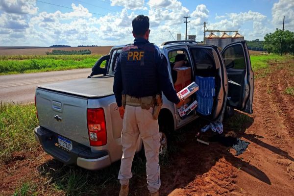 Imagem referente a notícia: Após perseguição, PRF prende contrabandista transportando 15 mil maços de cigarros