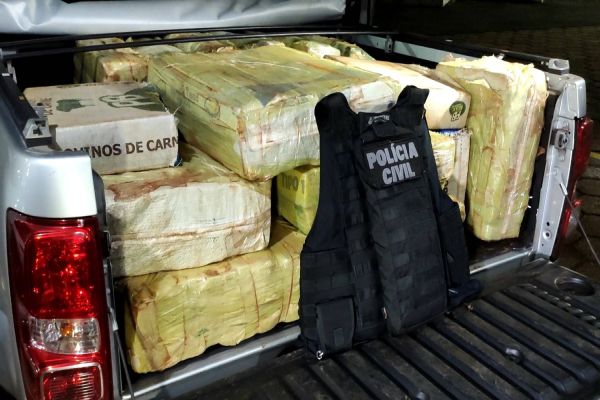 Imagem referente a notícia: GDE da Polícia Civil apreende quase meia tonelada de maconha na BR-277 em Cascavel