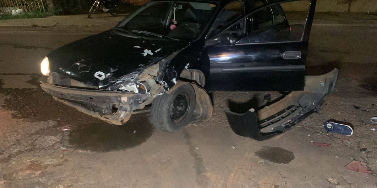 Jovem 18 anos fica gravemente ferido após colisão na Rua Panamá