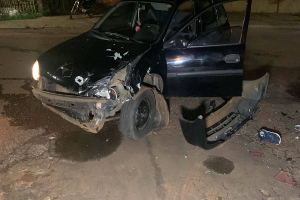 Imagem referente a notícia: Jovem 18 anos fica gravemente ferido após colisão na Rua Panamá