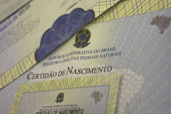 Campanha busca alterar certidões de nascimento com pai ausente