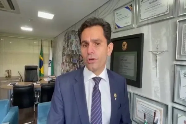 Foto relacionada a notícia: Pedido de Vistas atrasa votação do Projeto de Lei que proíbe passaporte da vacina