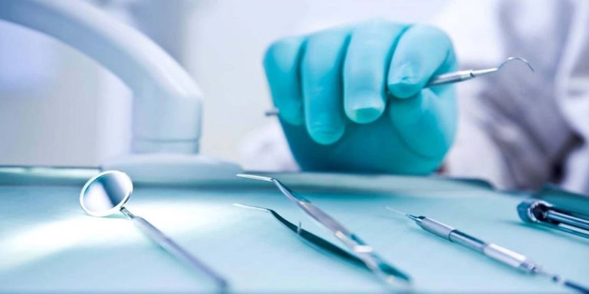 Prefeitura no PR demite dentista que usou atestado médico por 19 anos