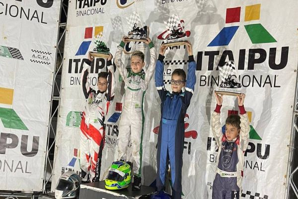 Caio Zorzetto estreia com vitória no Citadino de Kart de Foz do Iguaçu