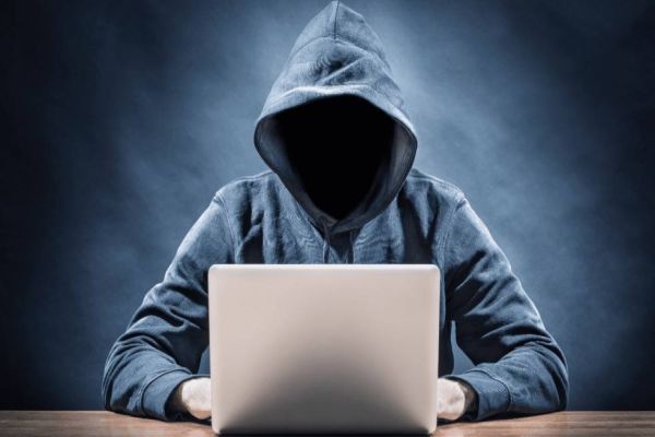 Jovem tem rede social invadida e é ameaçado de morte ao ser confundido como membro de facção