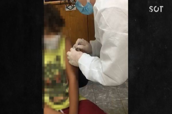 Imagem referente a notícia: Falsa aplicação da vacina da Covid é realizada em escola municipal de Cascavel; entenda o caso