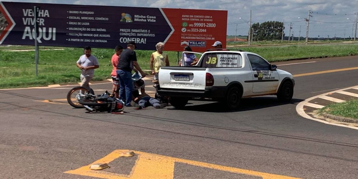 Motociclista fica ferido após colisão na Avenida das Pombas em Cascavel