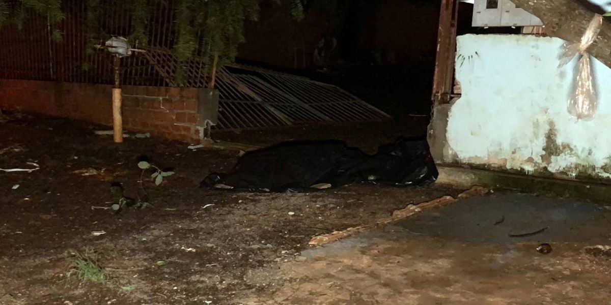 Jovem de 19 anos morre após ser baleado no Bairro Esmeralda