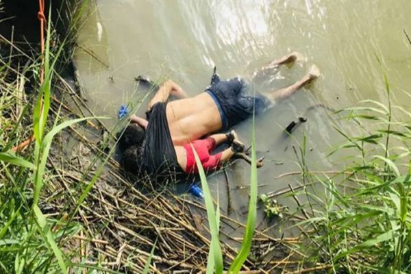 Foto de pai e filha afogados reflete drama dos que se arriscam para chegar aos EUA