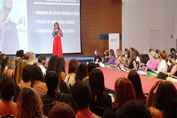 "Seu estilo é sua assinatura”, afirma Lucinha Silveira em evento na Acic