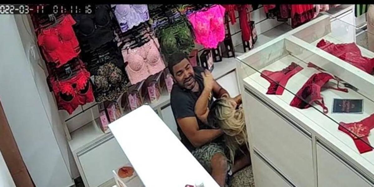 Homem é espancado até a morte por tentar estuprar lojista; Veja o vídeo