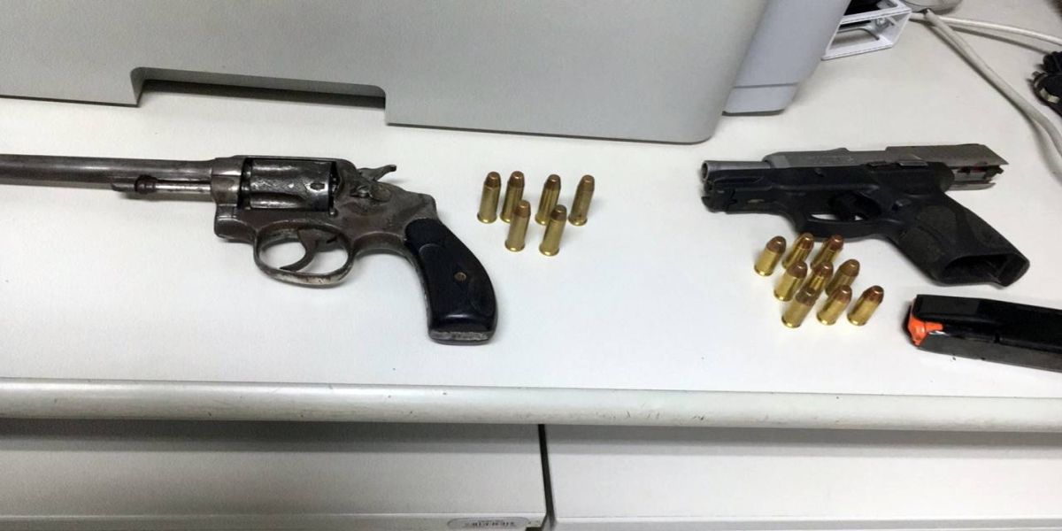 PRF de Guarapuava prende dois indivíduos com armas e recupera veículo