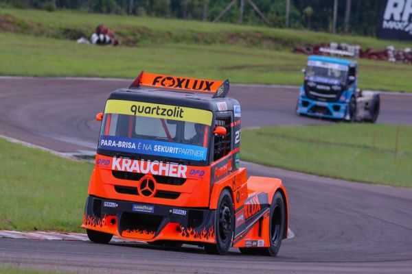 Fábio Fogaça satisfeito com o 1º dia de treinos da Copa Truck