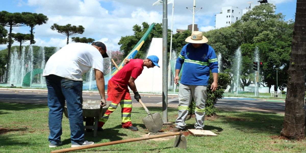 Caixas de passagens são concretadas para evitar furtos de fios