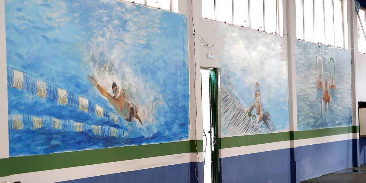 Painéis retratam atividades na piscina do Complexo Ciro Nardi