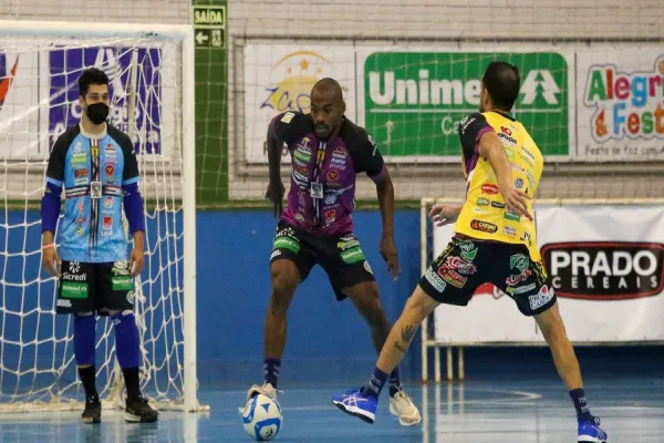 Foto relacionada a notícia: Maior vencedor do Paraná, Cascavel estreia na Série Ouro em busca da hegemonia no estado