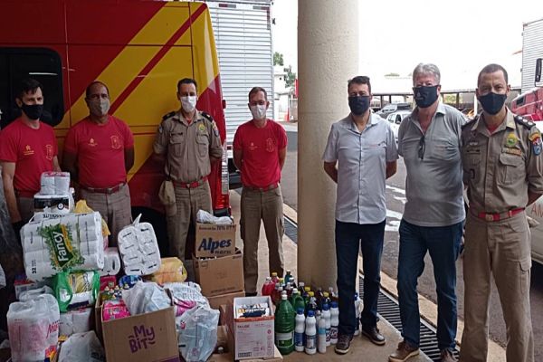 Campanha da AMIC PR arrecadou mais de 300 kg de donativos para moradores de Petrópolis