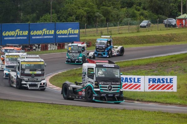 Copa Truck recheada de disputas deixa Santa Cruz do Sul com líderes empatados