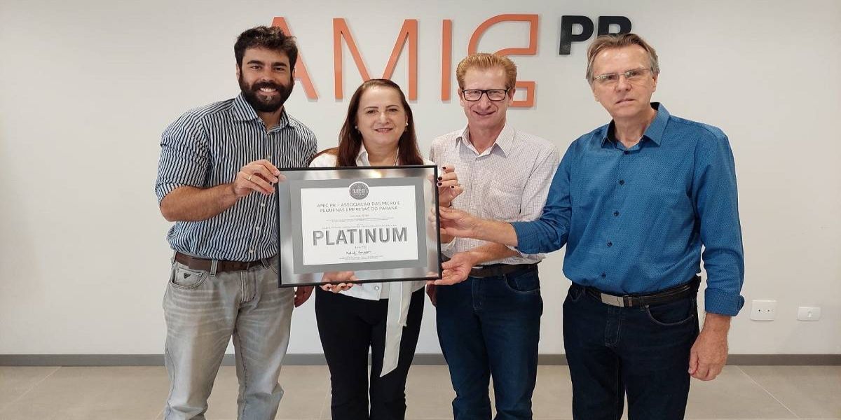 Meio Ambiente prestigia entrega da certificação internacional sustentável da sede da Amic Paraná