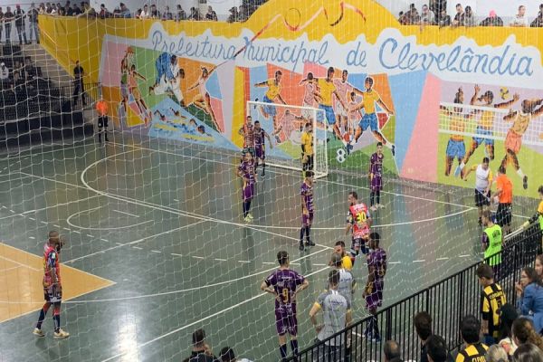 Cascavel Futsal vira o jogo faltando apenas 4 segundos para o apito final na estreia do Paranaense