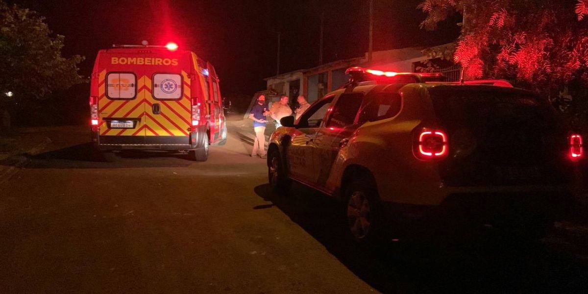 Idoso fica ferido após ser esfaqueado no Bairro Interlagos