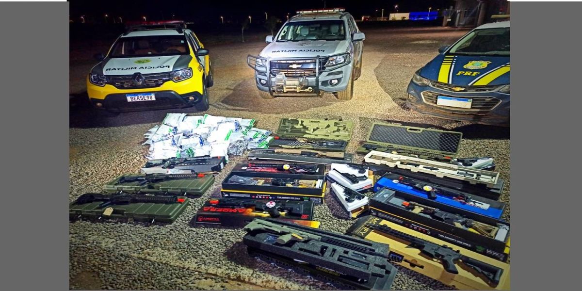 PRF e PM apreendem 18 simulacros de armas e 121 kg de agrotóxicos em Toledo