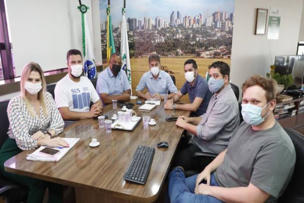 Prefeito Paranhos sanciona a lei que cria o selo "Amigo do Turismo" em Cascavel
