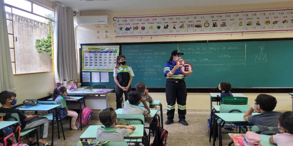 Rua Segura: crianças aprendem a conviver com educação e cidadania na escola e na vida