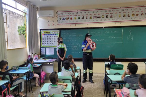 Rua Segura: crianças aprendem a conviver com educação e cidadania na escola e na vida