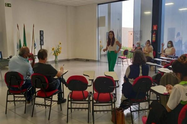 Motoristas da Secretaria de Saúde recebem formação continuada pela Escola Pública de Trânsito