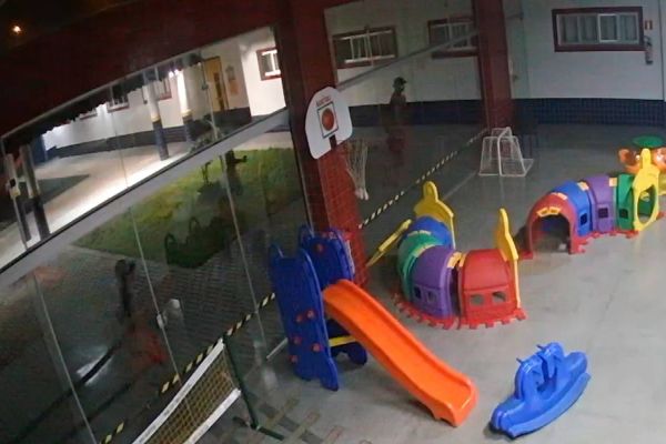 Imagem referente a notícia: Cmei Felisbina Bittencourt é invadido e vândalos brincam com extintor