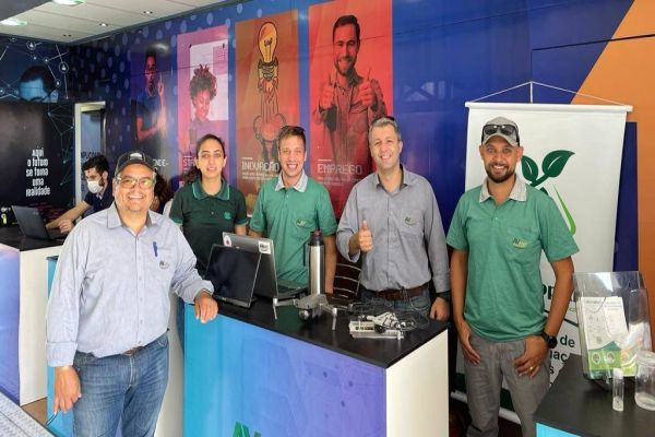 Empresa incubada na Fundetec tem projeto de aplicação de herbicida com drone validado