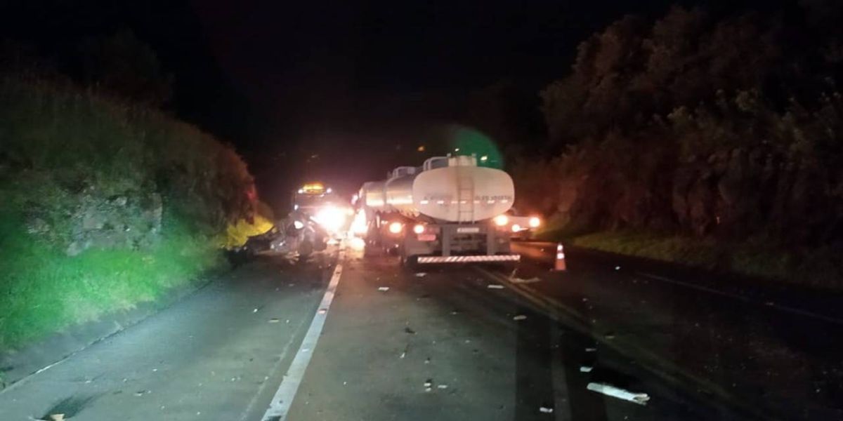 Mulher de 33 anos morre após grave acidente na BR-277; O Bitrem envolvido era de Cascavel