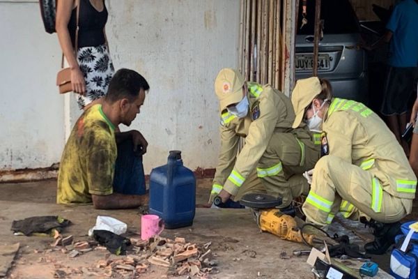 Imagem referente a notícia: Pai e filho ficam feridos em atropelamento no Bairro Cataratas, em Cascavel