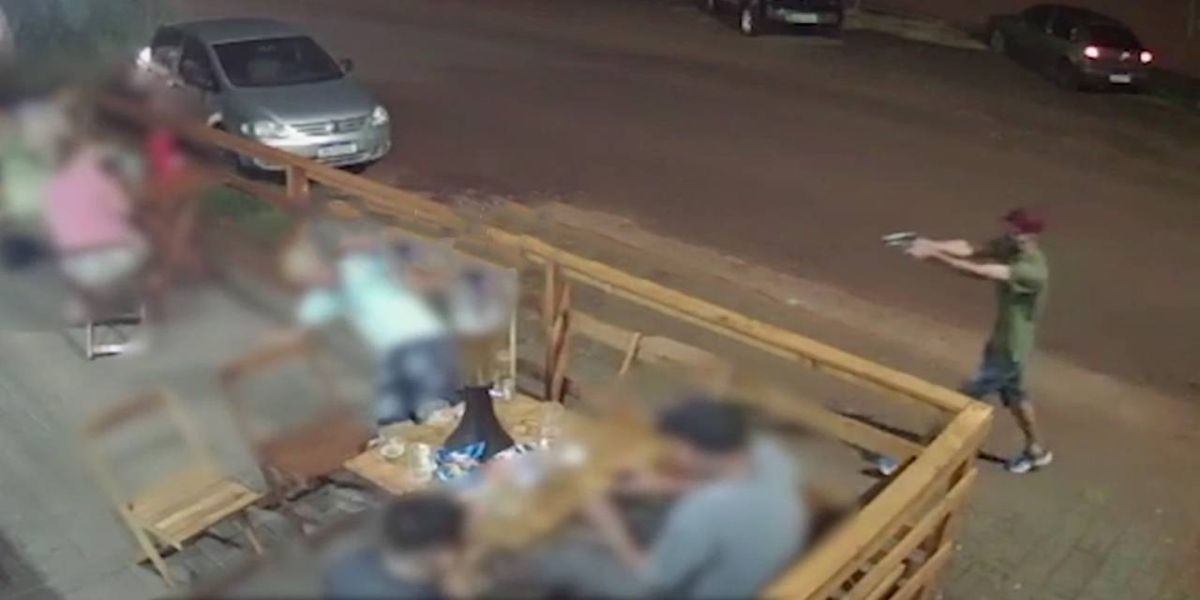 Câmera de segurança registra tentativa de homicídio no Bairro Interlagos