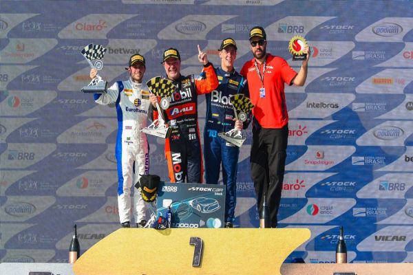 Barrichello domina fim de semana da Stock Car e vence as duas corridas em Goiânia