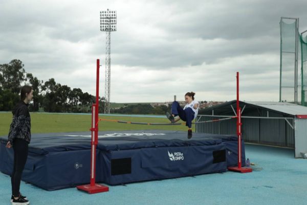 Estudantes participam do 3º Festival de Atletismo Escolar no CNTA