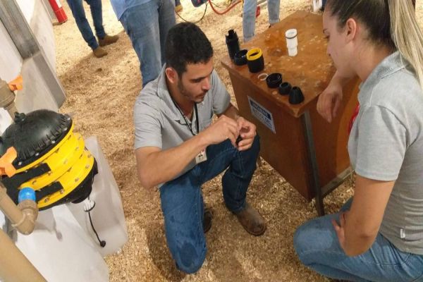 Qualidade da água é assunto de primeiro curso no aviário-escola