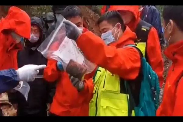 Caixa-preta de avião que caiu na China é encontrada