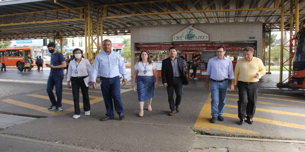 Vereadores conhecem projetos Feira Verde e Sacolão da Família em Ponta Grossa