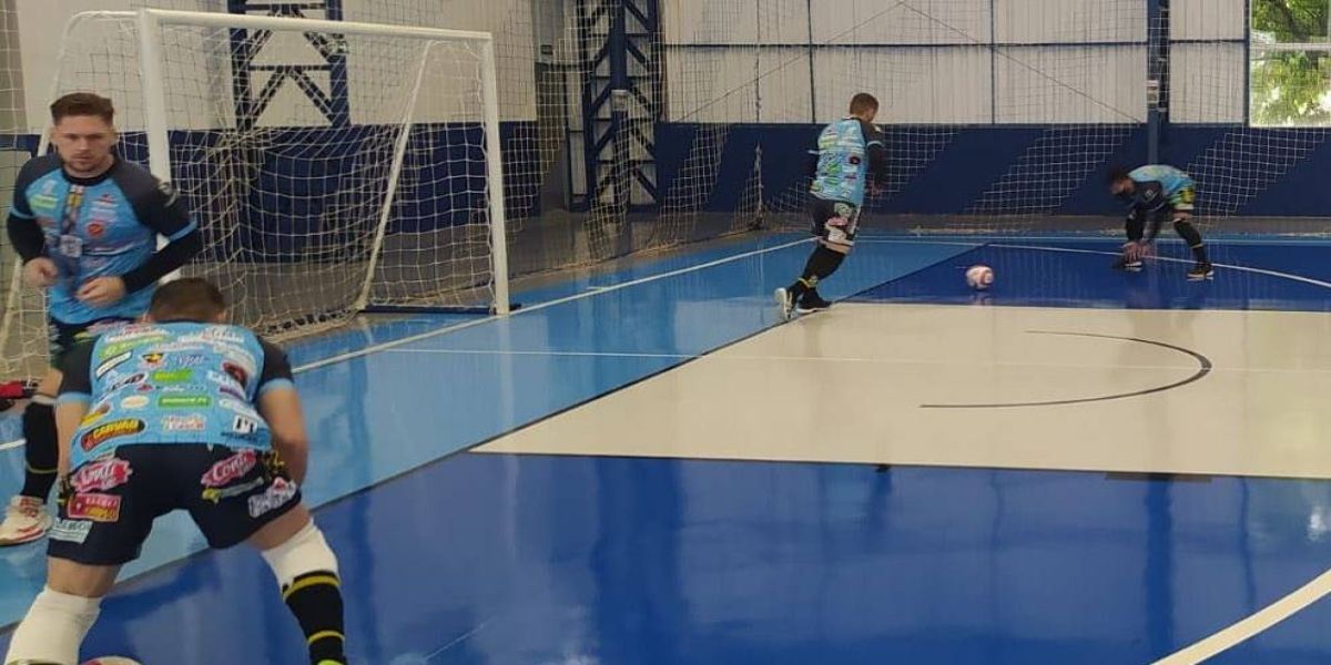 Na véspera da estreia na LNF, Cascavel treina no ginásio do Tuiuti