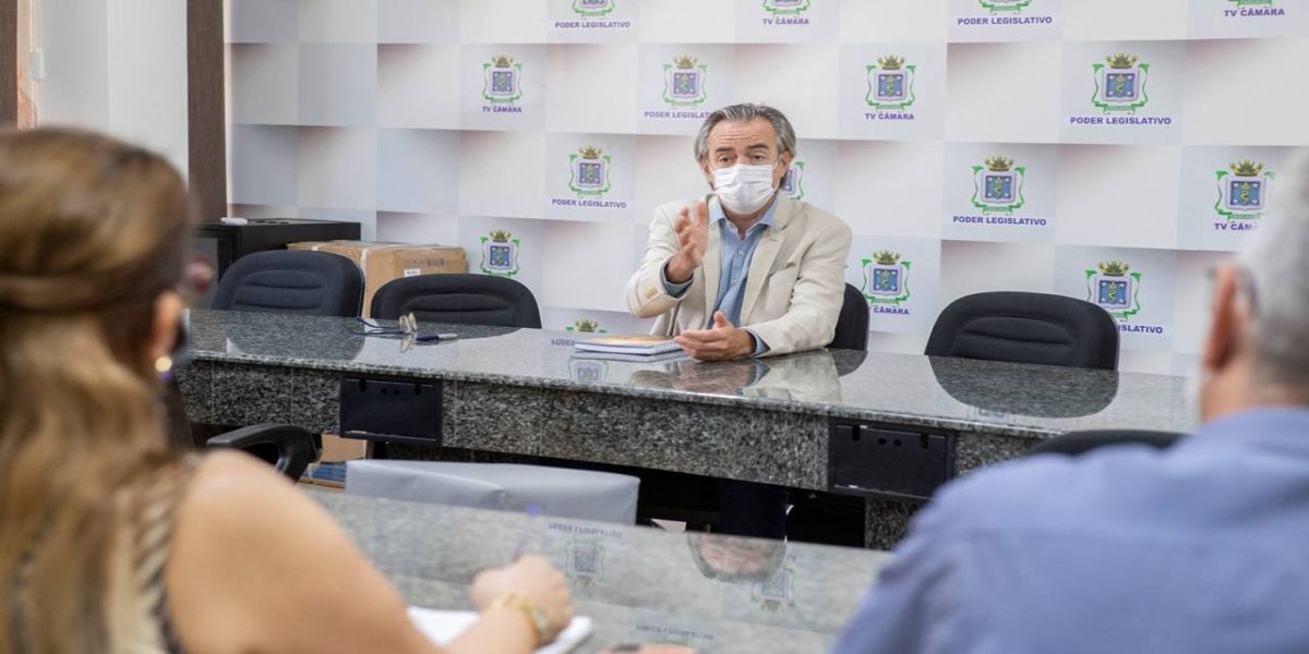 Comissão de Educação se reúne com promotor público Luciano Machado