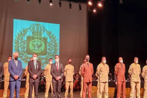 Foto relacionada a notícia: Presidente do Consamu conquista Medalha do Corpo de Bombeiros